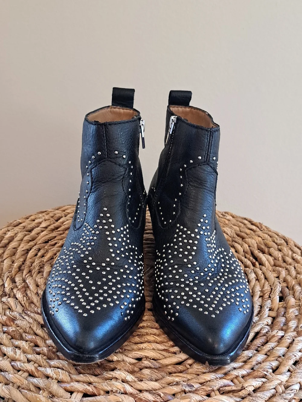 Dolce Vita Womens Uma Western/Preppy/Boho Black Leather Studded Ankle Boot 7.5